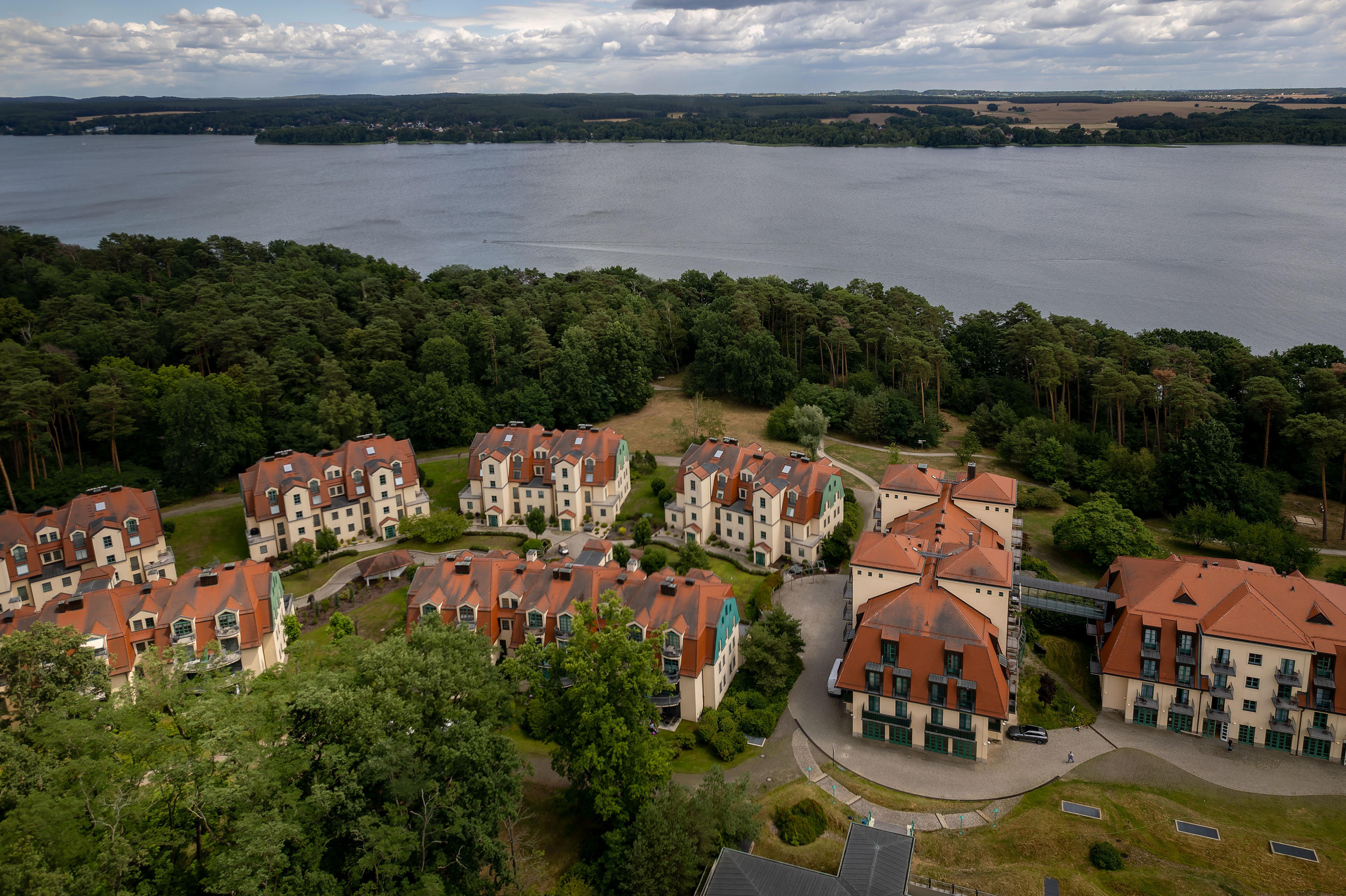 Precise Resort Bad Saarow Kültér fotó Aerial view of the town