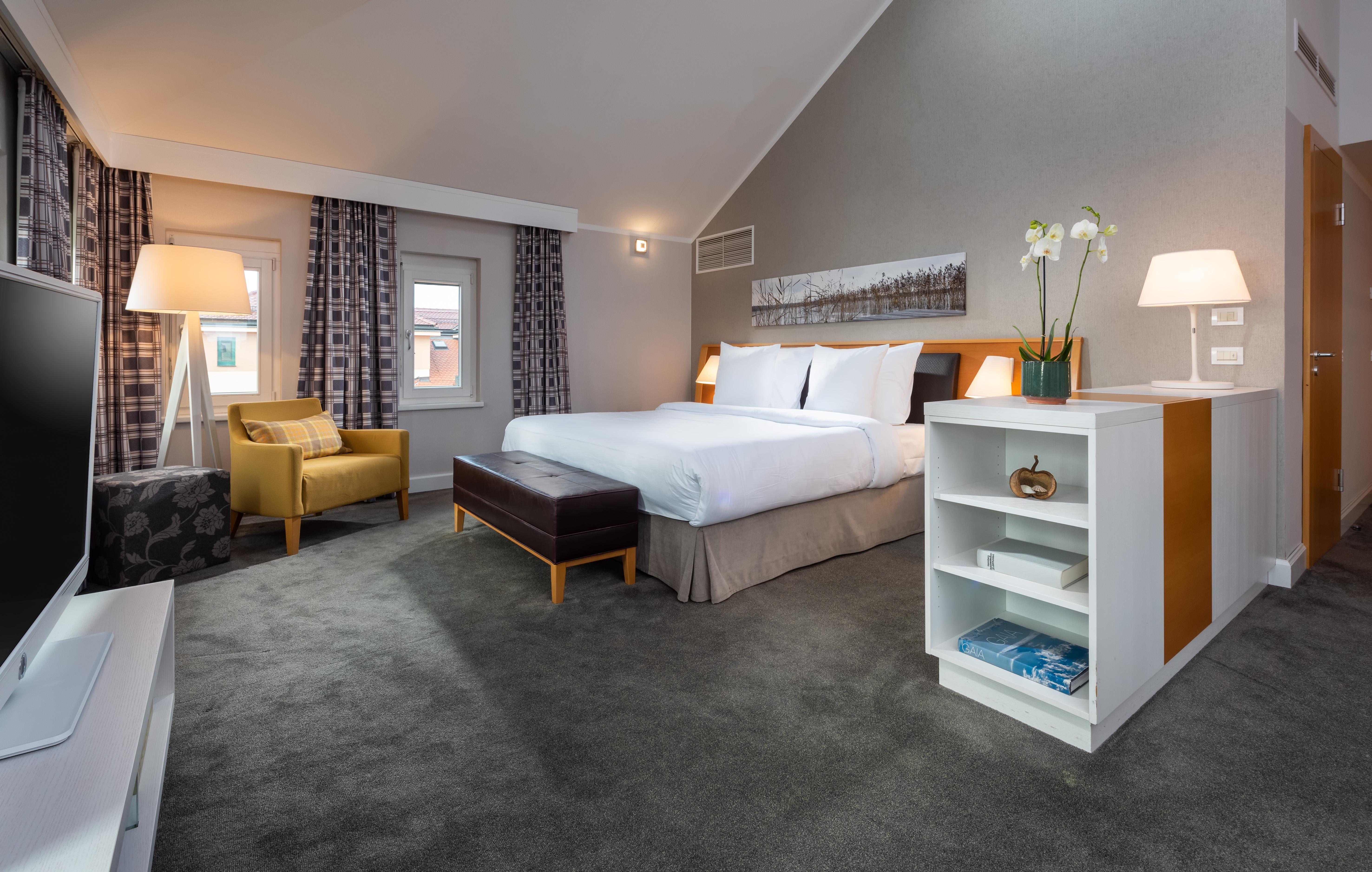 Precise Resort Bad Saarow Kültér fotó A room at the Hotel du Vin & Bistro, Cheltenham