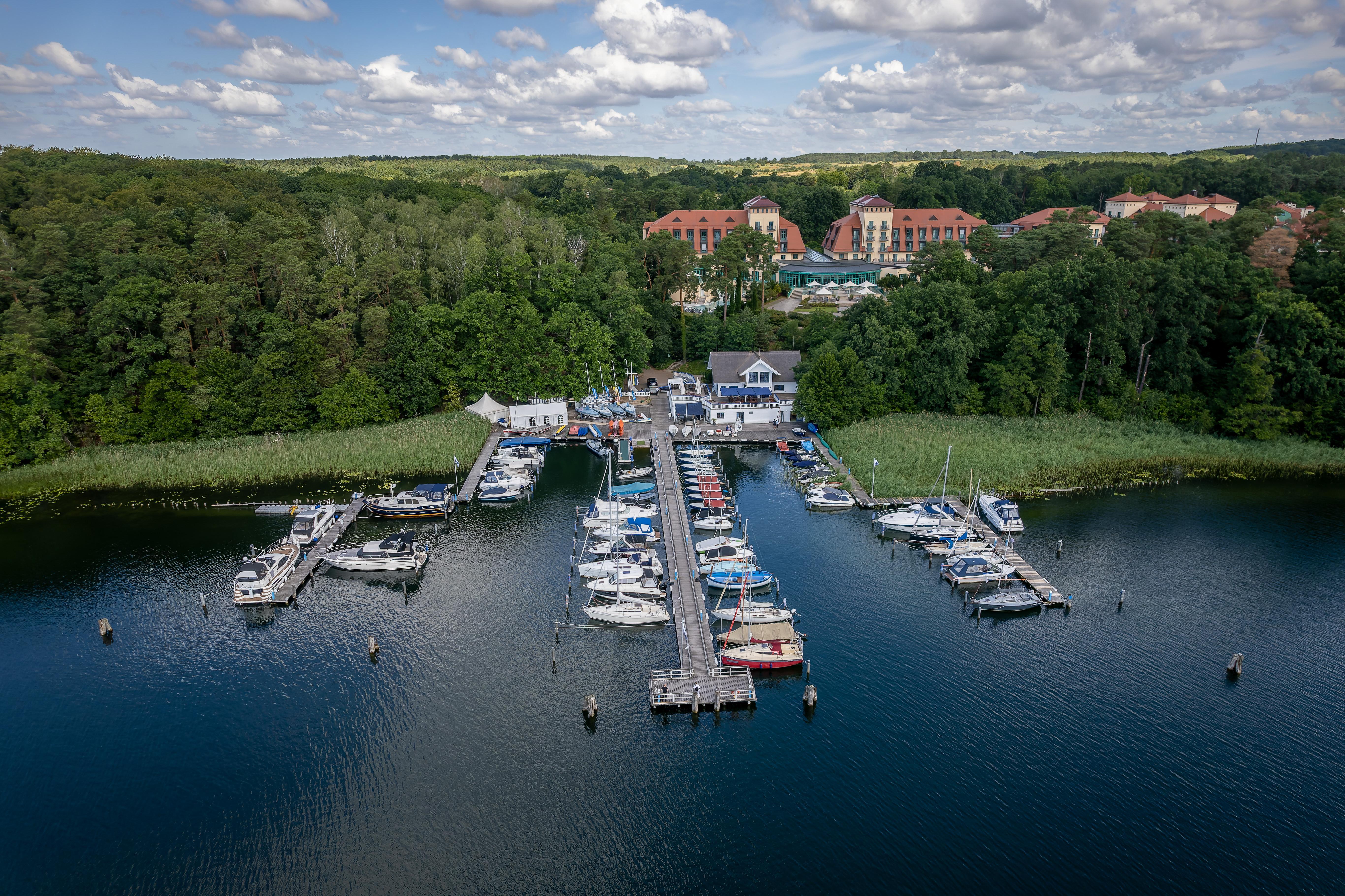 Precise Resort Bad Saarow Kültér fotó Aerial view of the marina