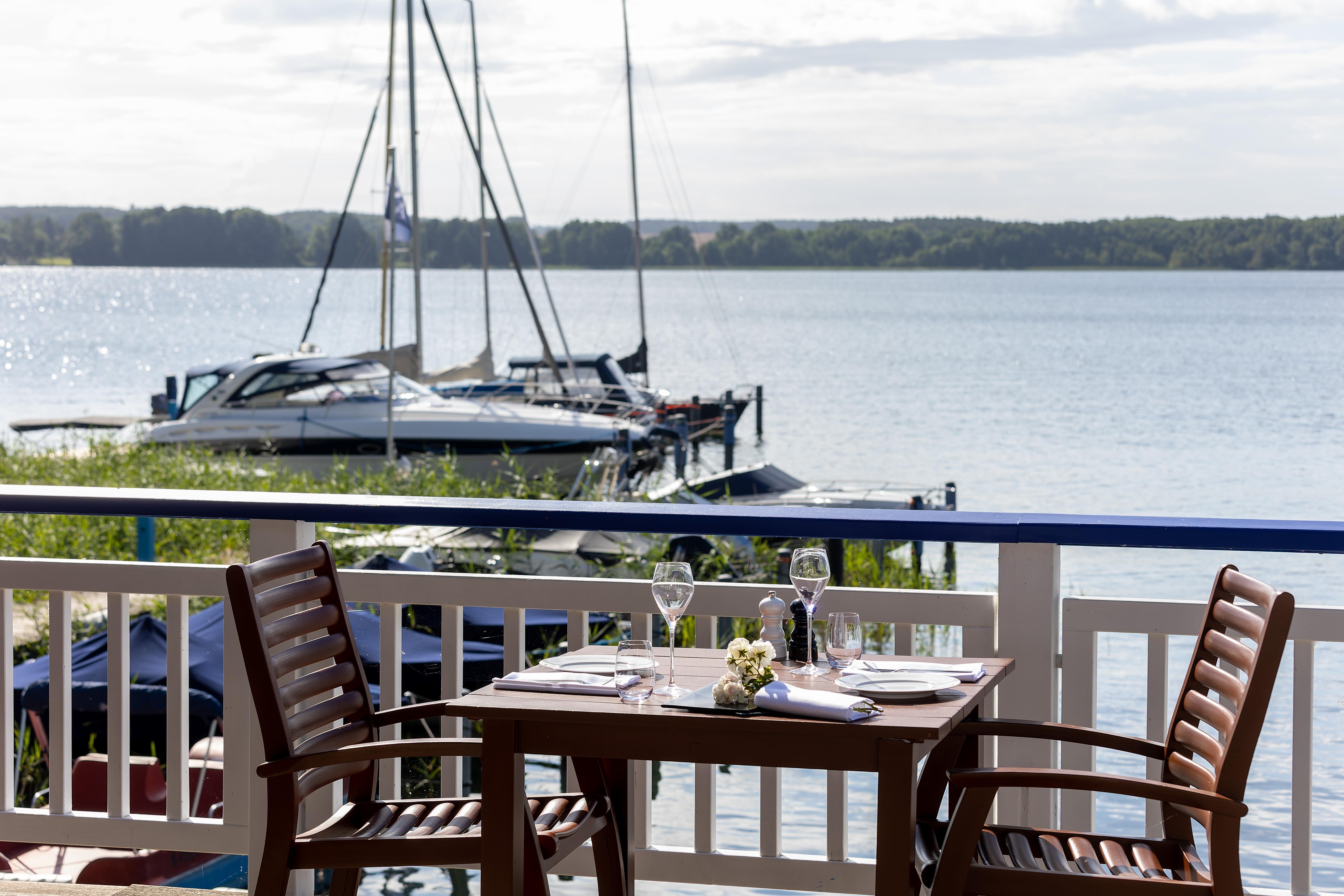 Precise Resort Bad Saarow Kültér fotó View of the marina