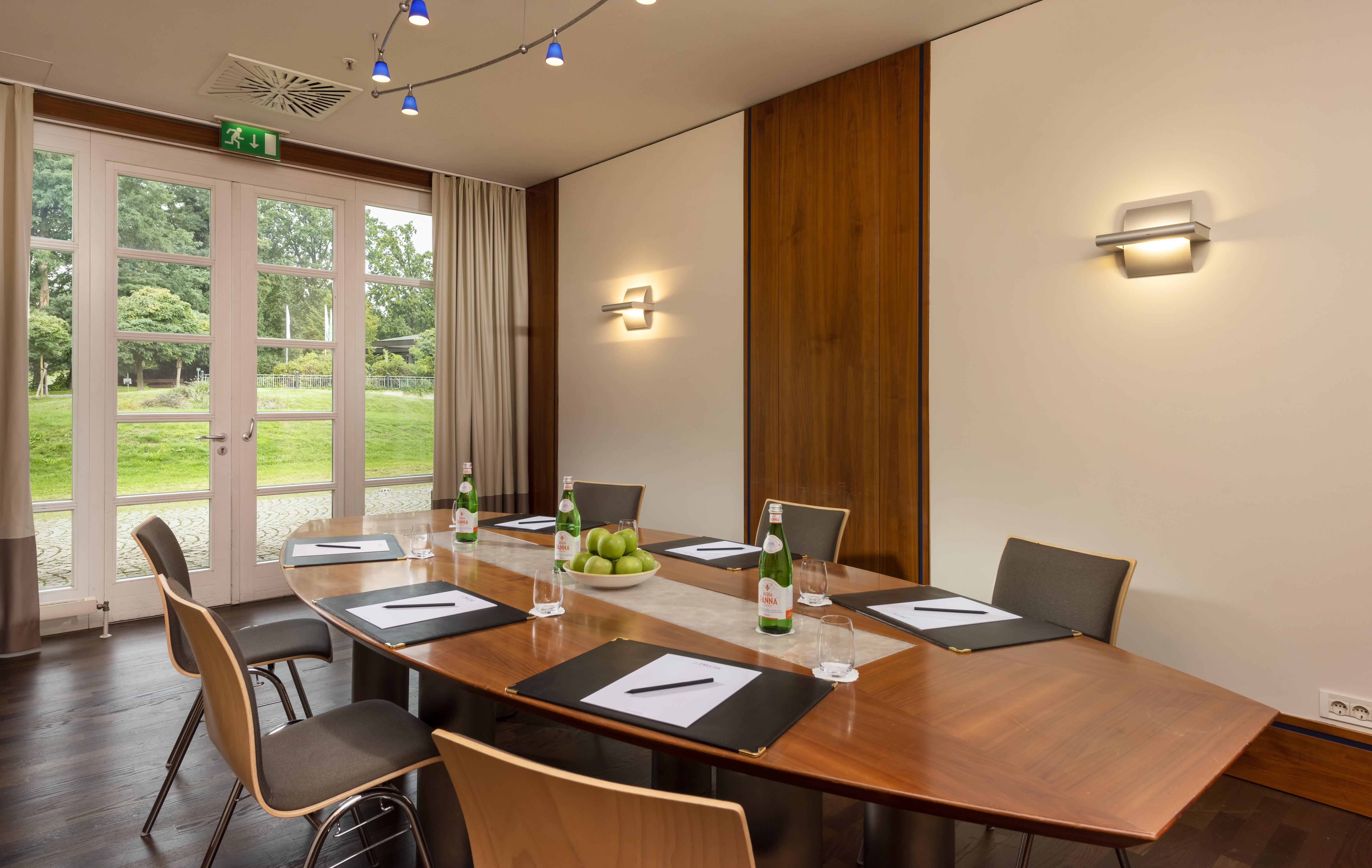 Precise Resort Bad Saarow Kültér fotó Meeting room